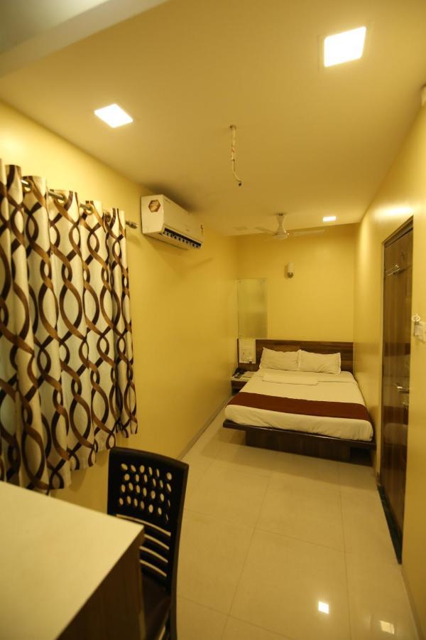 Airport Metro Hotel Mumbai Exterior foto