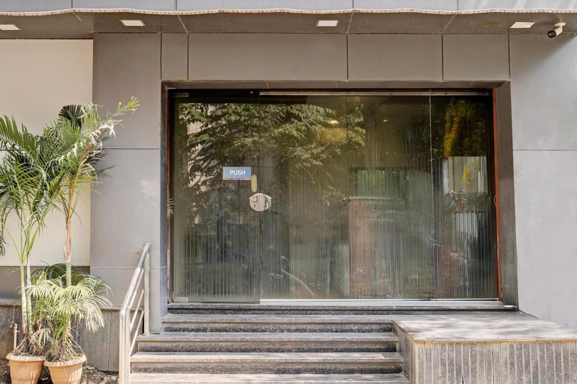 Airport Metro Hotel Mumbai Exterior foto