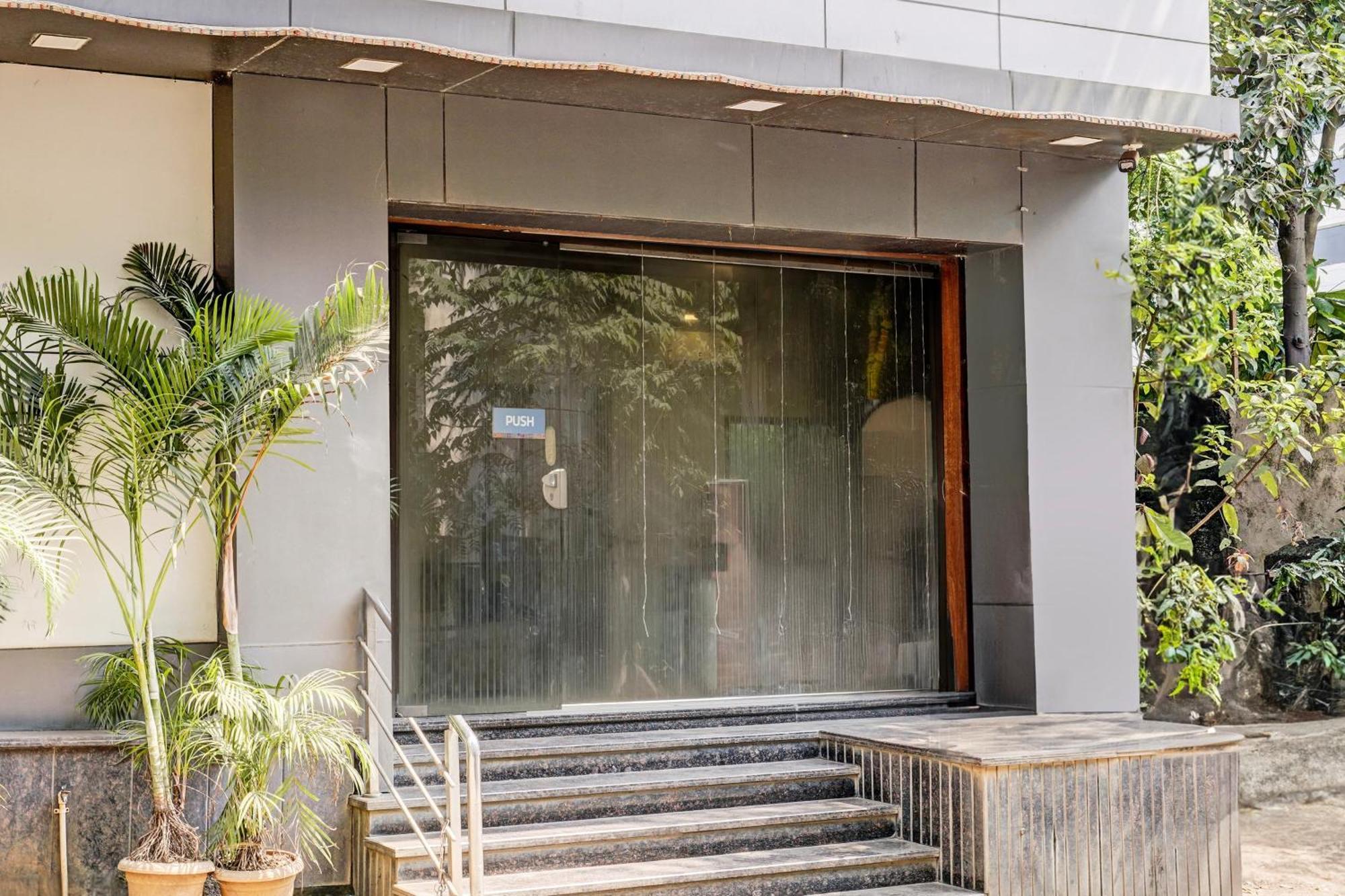 Airport Metro Hotel Mumbai Exterior foto