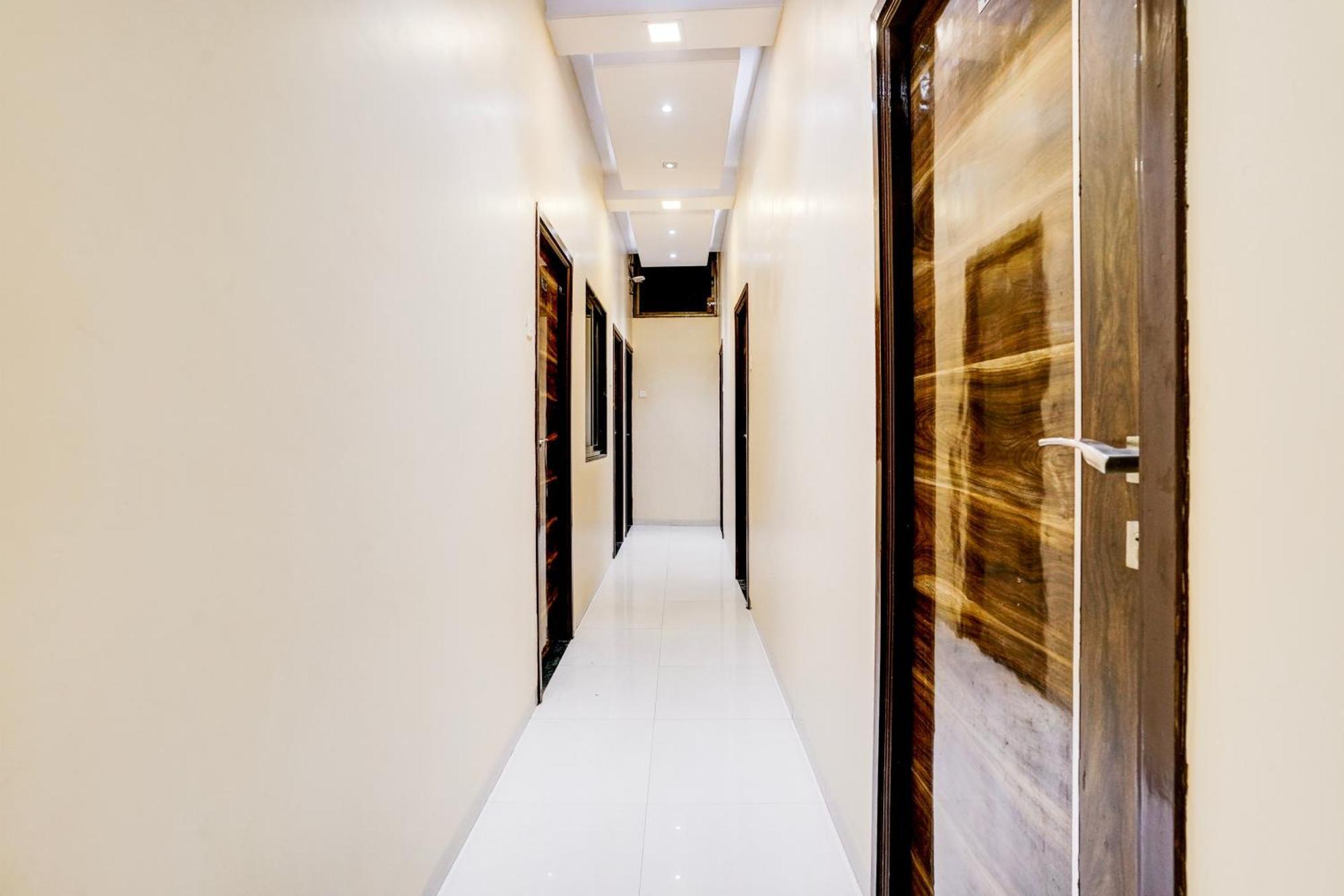 Airport Metro Hotel Mumbai Exterior foto