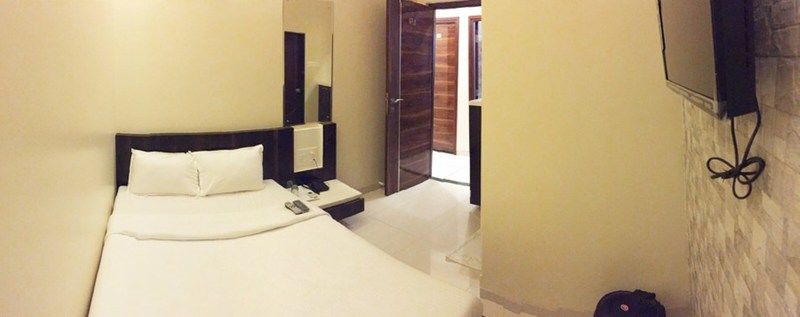 Airport Metro Hotel Mumbai Exterior foto